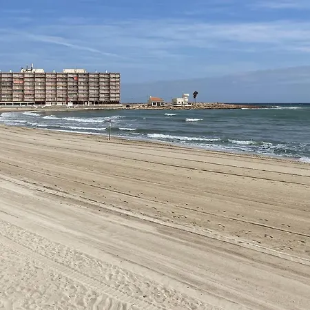 Con Encanto En La Orilla Del Mar