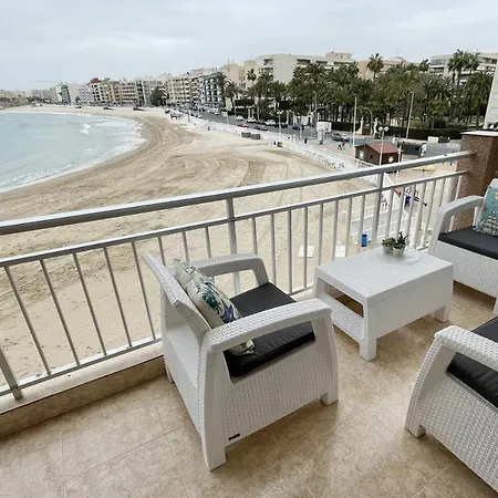 Con Encanto En La Orilla Del Mar *